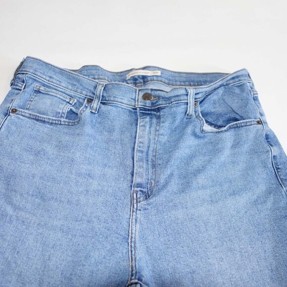 Levi's Women's High Waisted Crop Flare Jeans Size 16W Light Blue Red Tab Denim - Picture 2 of 7